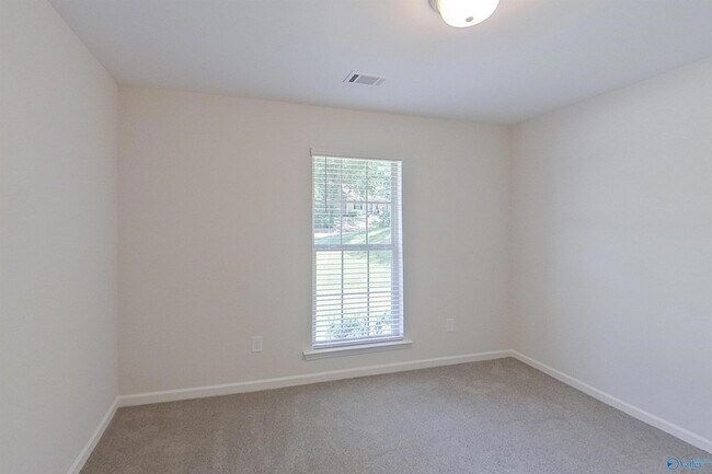 Building Photo - 111 Live Oak Dr