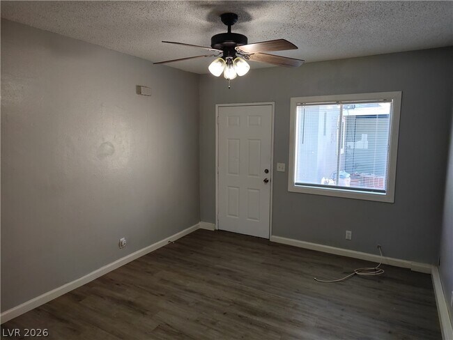 Building Photo - 4619 Garden Pl