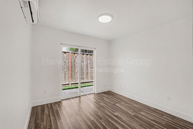 Building Photo - 1060 37th St