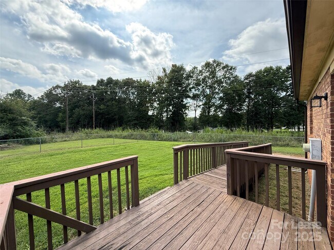 Building Photo - 4712 Jamee Dr