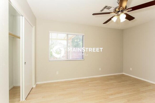 Building Photo - 3 Bedroom Pet-Friendly Home in Phoenix, AZ with Main Street Renewal
