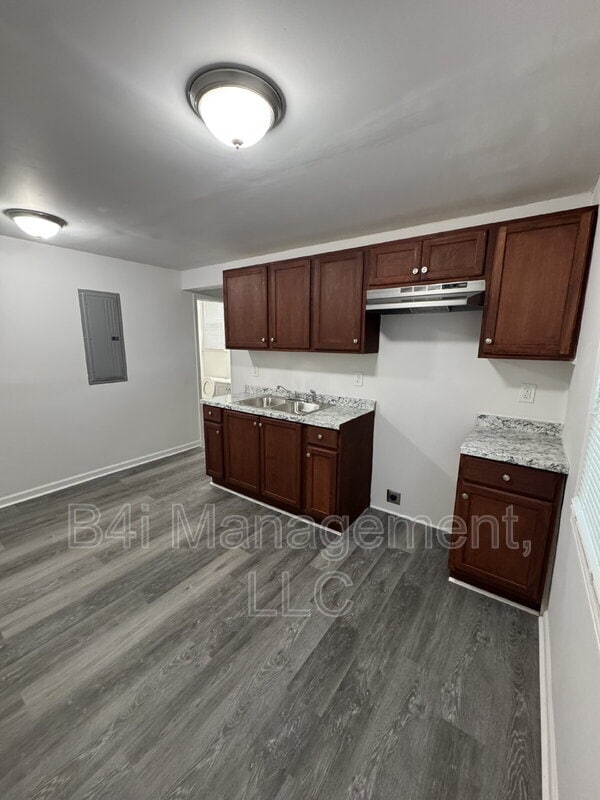 Building Photo - 209 Banks St