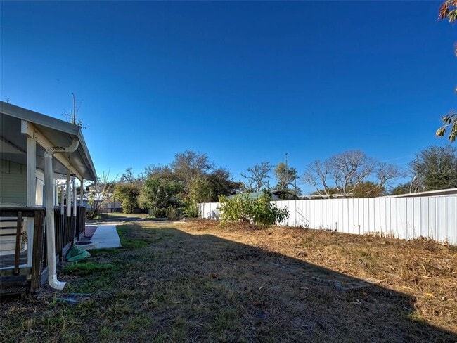 Building Photo - 313 Jessica St N