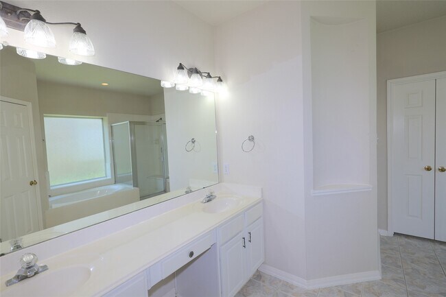 Building Photo - 4810 Zachary Ln