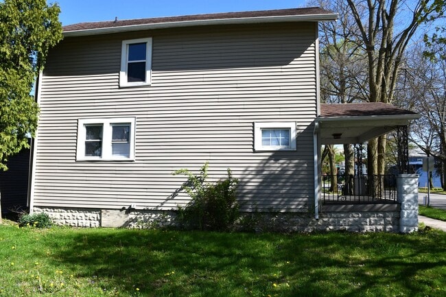 Building Photo - NEW LISTING!!! 3 Bedroom House - MOVE IN SPECIAL