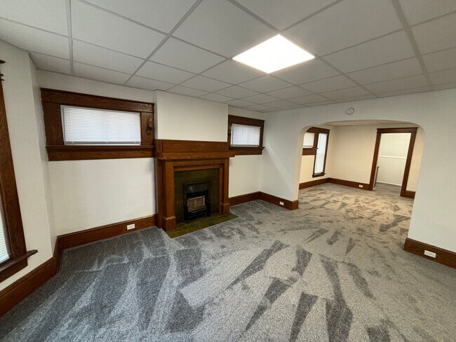 Building Photo - 825chest