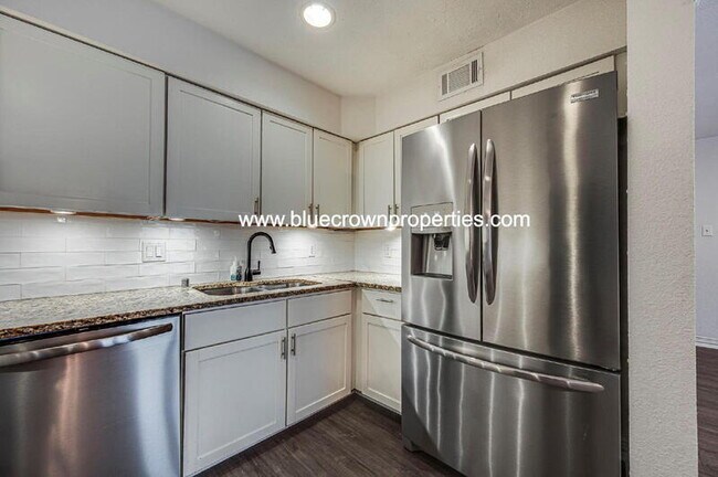 Building Photo - 2722 Knight St