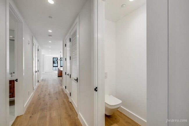 Building Photo - 20 Belcher St