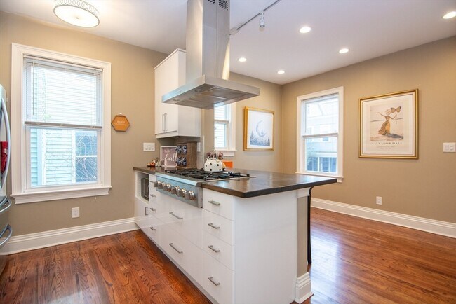 Building Photo - 214 South St