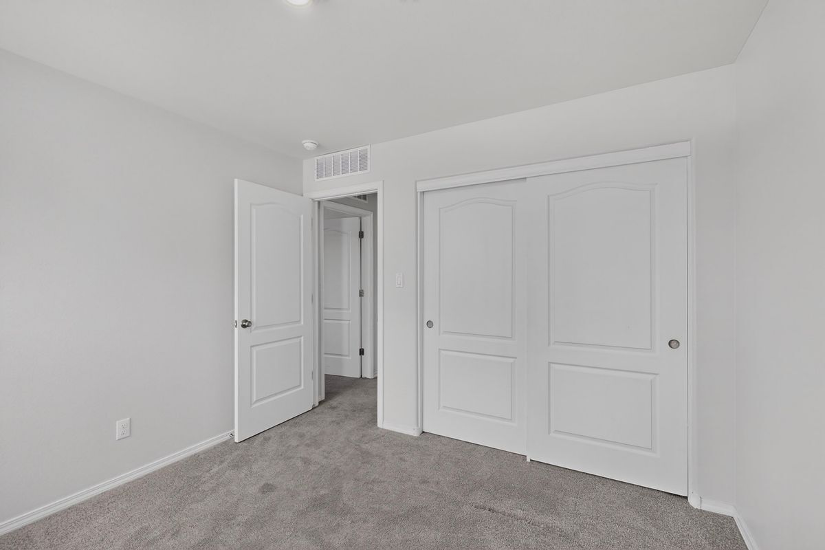 Building Photo - 1504 Gulfstream Dr SE