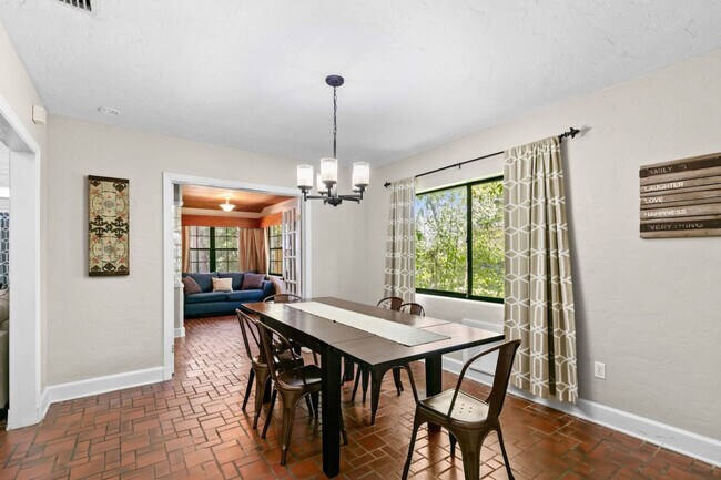 Building Photo - 1929 NW 7th Ln