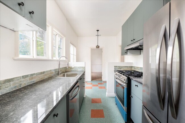 Building Photo - Emmet Terrace Triplex
