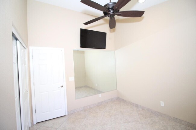 Building Photo - 5437 W Bluefield Ave