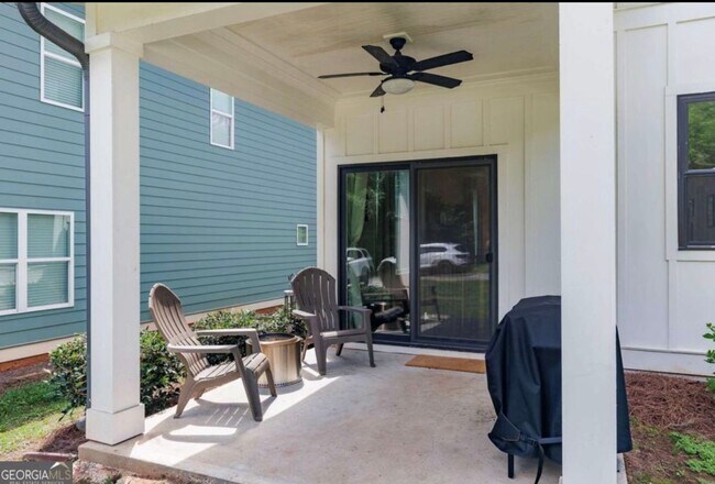 Building Photo - Modern Three Bedroom North Athens