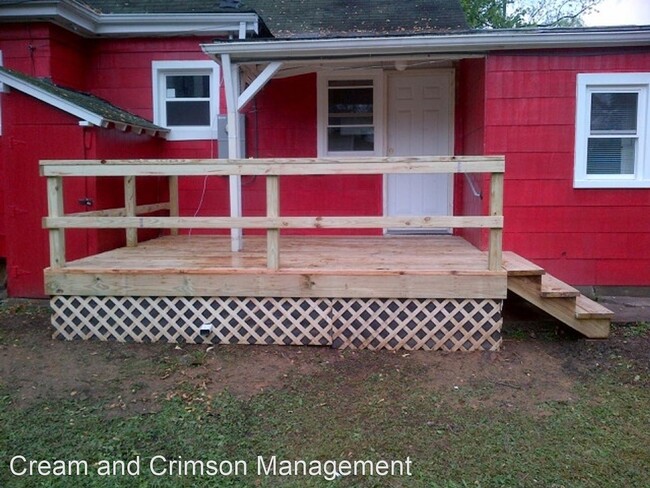 Building Photo - 4 br, 2.5 bath House - 800 North Lincoln
