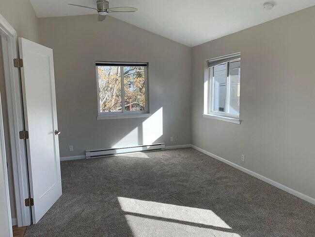 Building Photo - 2 Bedroom 1 Bathroom