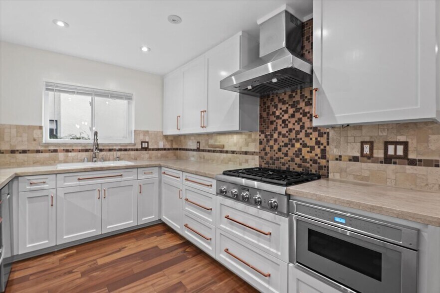 Building Photo - 2550 S Centinela Ave