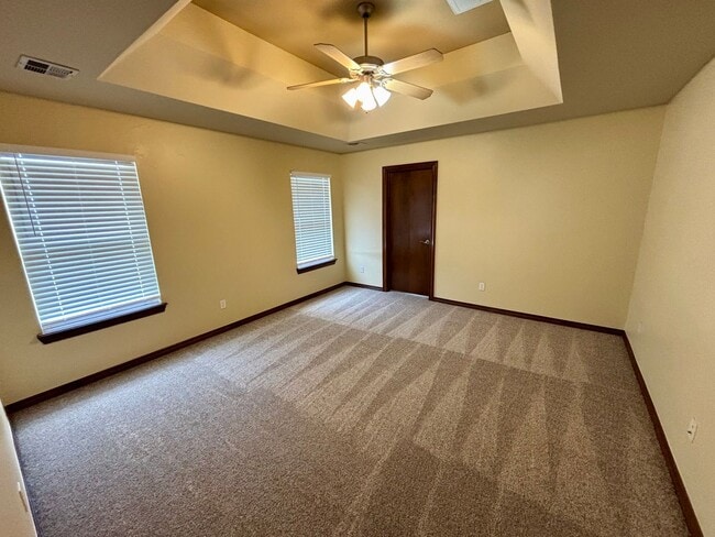 Building Photo - Charming 4 Bed 2 Bath in Yukon