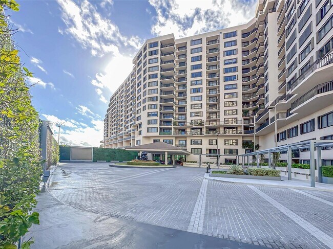 Building Photo - 540 Brickell Key Dr