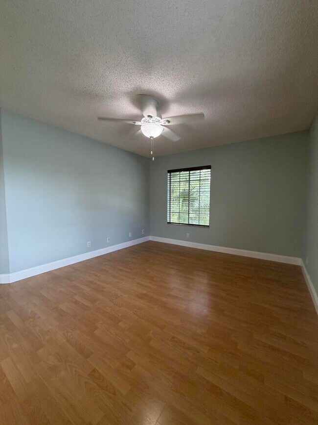 Building Photo - 13811 Oneida Dr