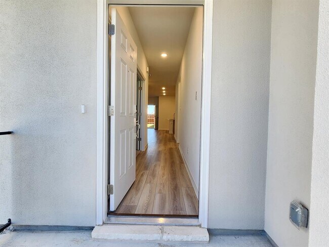 Building Photo - 202 Doodle Ln