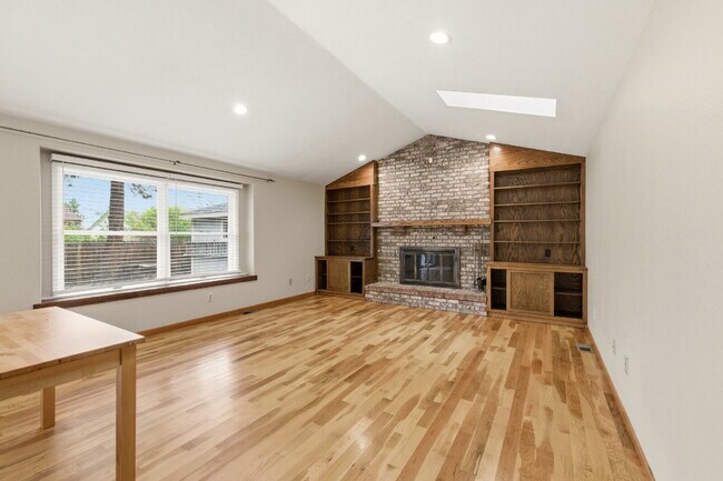 Building Photo - Single-Family Home in Near-Perfect Condition | 931 square foot 3-Car Garage!! | Covered Patio | L...
