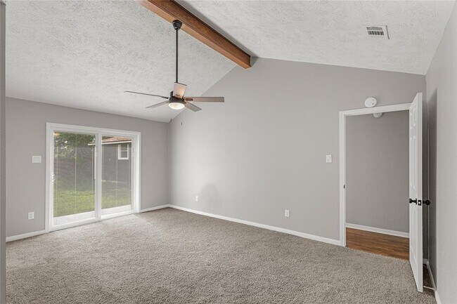 Building Photo - 8402 Pine Shores Dr