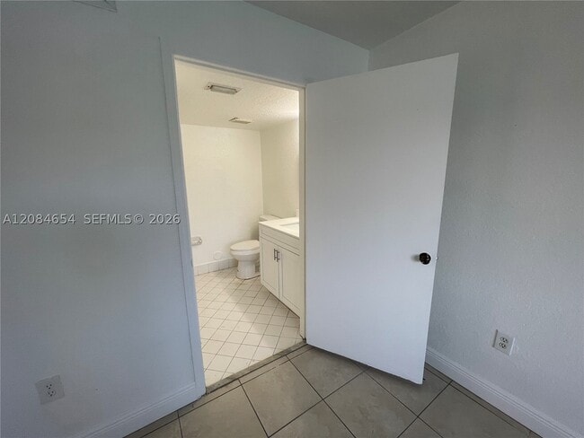 Building Photo - 1251 SE 31st Ct