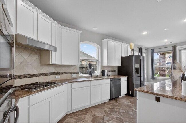 Building Photo - 1630 Mahan Dr