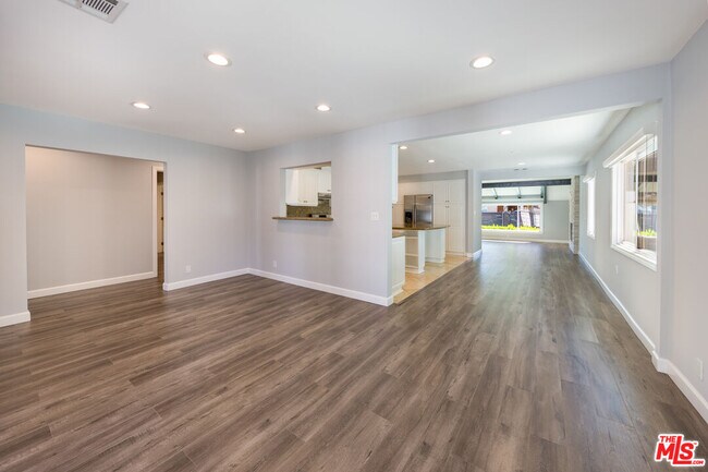 Building Photo - 4503 Vesper Ave