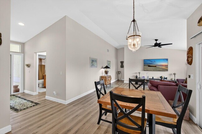 Building Photo - 18221 SE Fairview Cir