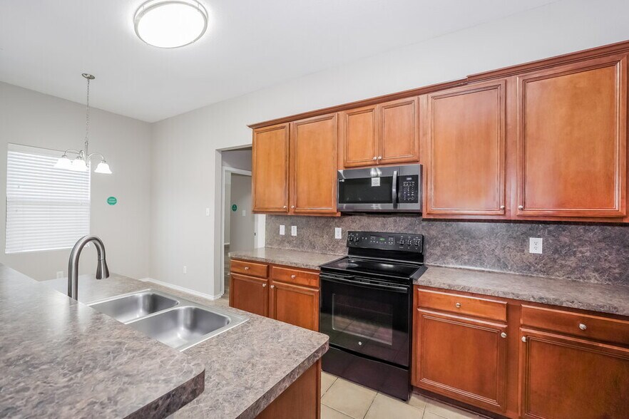 Building Photo - 620 Destin Dr