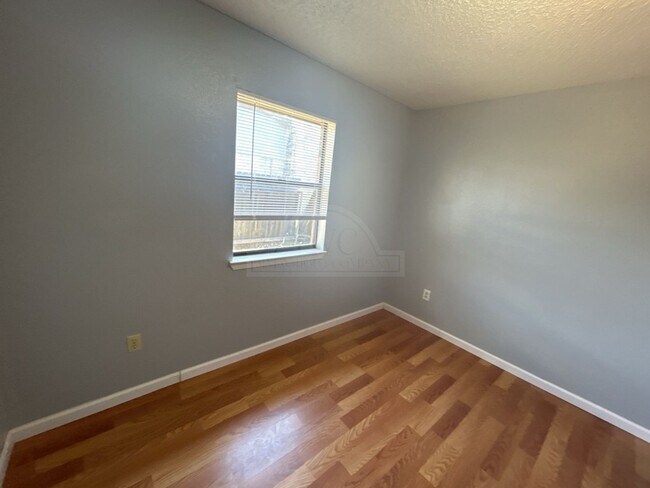 Building Photo - 2011 Windward Dr