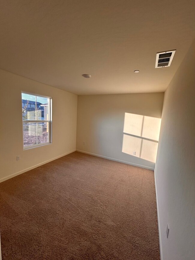 Building Photo - Brand NEW home for rent in Tulare