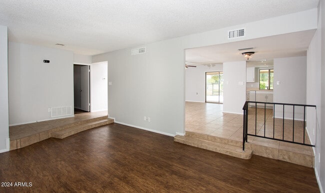 Building Photo - 7232 S La Rosa Dr