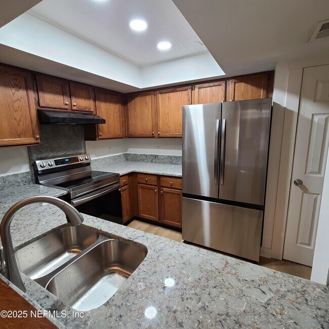 Primary Photo - 2410 Ironstone Dr W