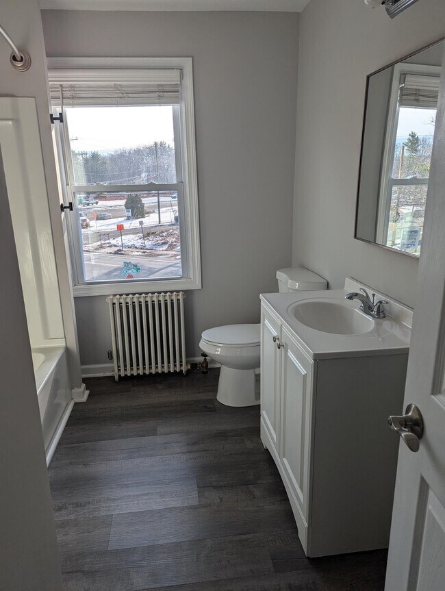 Building Photo - 419 New London Turnpike