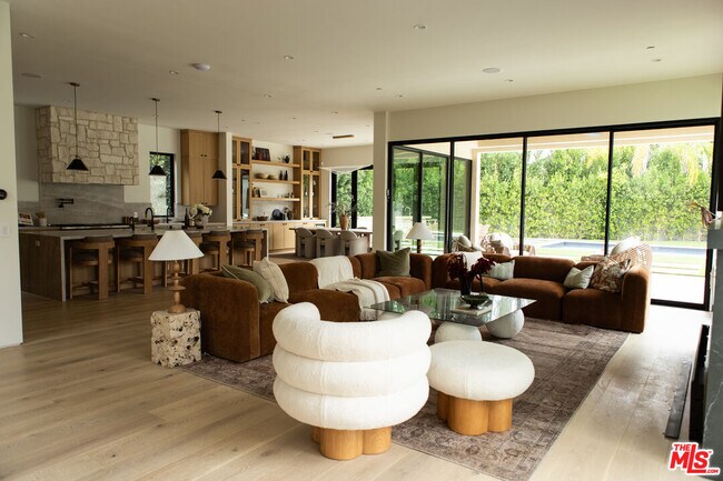 Building Photo - 5064 Encino Ave