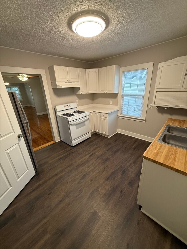 Building Photo - 2308 Albany St