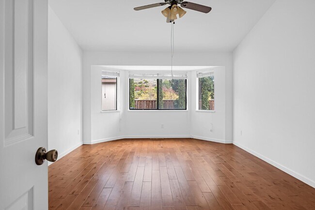 Building Photo - 100 Lippizan Dr