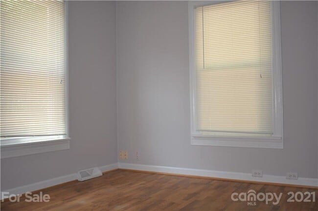 Building Photo - Charming 2-BR Brick Home with a Yard, and everything you need – Minutes from Downtown!