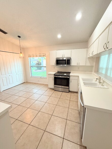 Building Photo - 28927 Stormcloud Pass