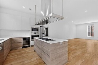 Building Photo - 4920 Lexington Ct