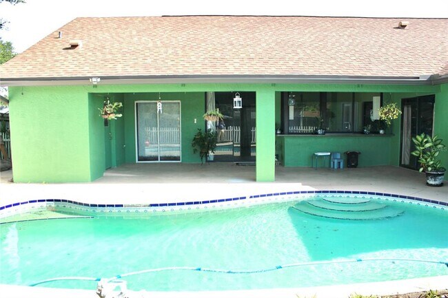 Building Photo - 412 Everwood Dr
