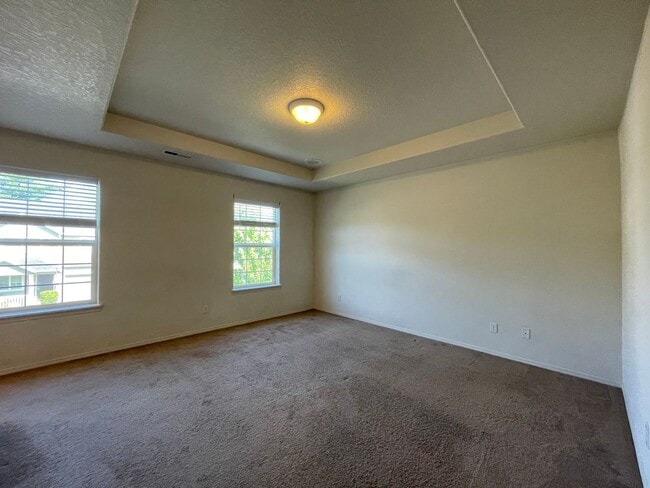 Building Photo - Hillsboro 3Bedroom 2.5 Bath + Den ~ Includes Washer & Dryer and Garage ~ Orenco Gardens Neighborh...