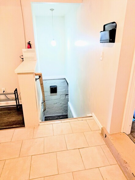 Building Photo - 671 W Clark Rd