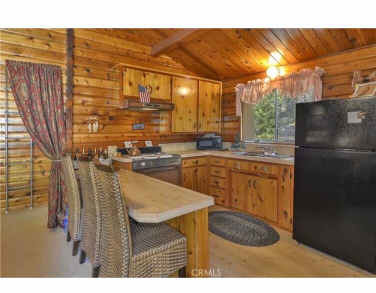 Building Photo - 527 Valley Dr