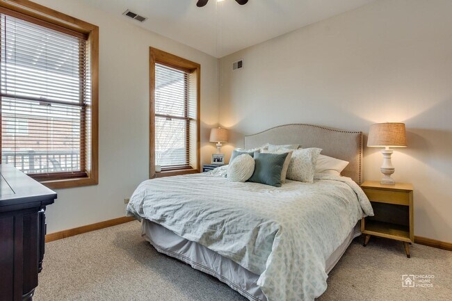 Building Photo - 1506 W Wilson Ave