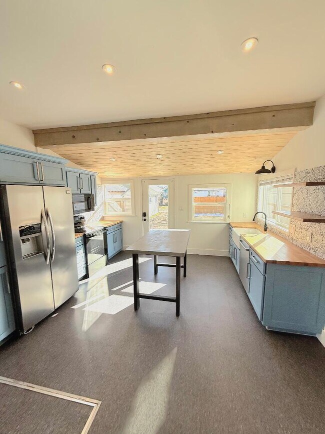 Building Photo - 609 Teller Ave