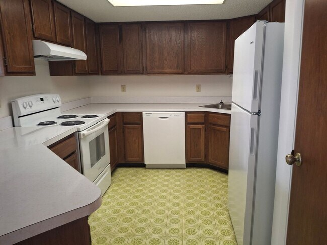 Building Photo - 2/2 in Silver Spring Shores 55+
